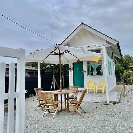 Sea Kecil Tiny House Near Jetty Of Kuala Besut Villa Kampong Nail Екстериор снимка