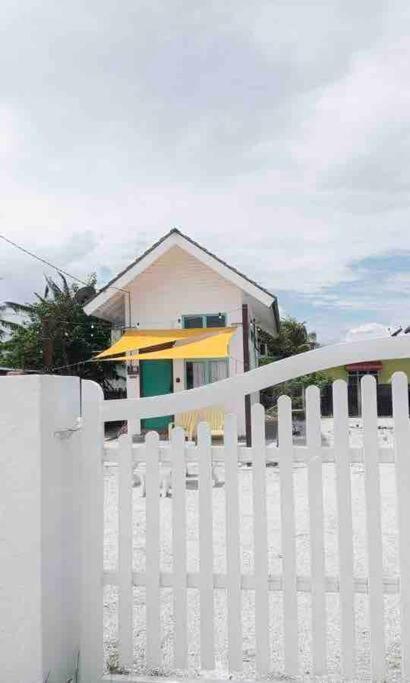 Sea Kecil Tiny House Near Jetty Of Kuala Besut Villa Kampong Nail Екстериор снимка