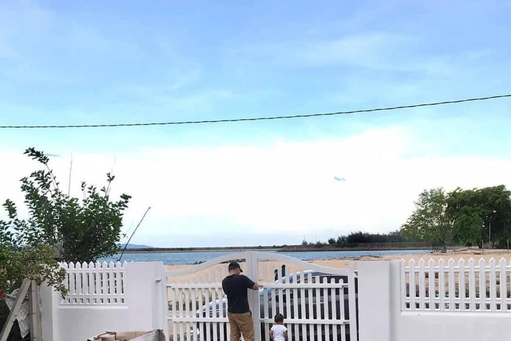 Sea Kecil Tiny House Near Jetty Of Kuala Besut Villa Kampong Nail Екстериор снимка