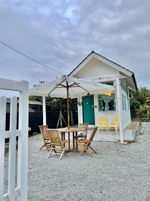 Sea Kecil Tiny House Near Jetty Of Kuala Besut Villa Kampong Nail Екстериор снимка